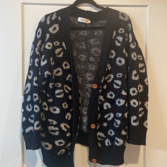 Simply Couture 2XL black and white with wooden buttons cardigan 💕 - Picture 2 of 8